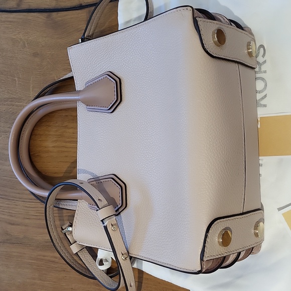 Michael Kors Medium Mercer Crossbody Bag - Picture 6 of 10